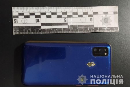Иностранец пригласил на прогулку одесситку и ограбил ее, угрожая ножом (фото)