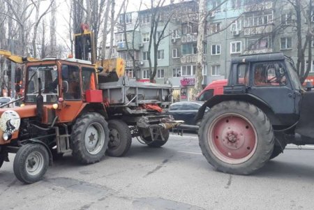 Коммунальщики за неделю очистили десятки улиц, дождеприемников и каналов (фото)