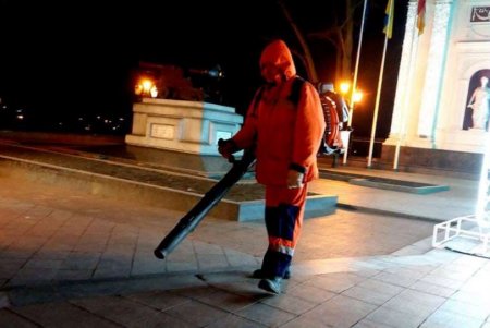 Коммунальщики за неделю очистили десятки улиц, дождеприемников и каналов (фото)