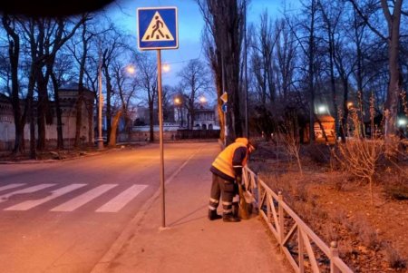 Коммунальщики за неделю очистили десятки улиц, дождеприемников и каналов (фото)