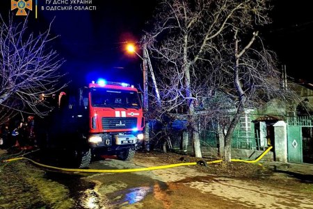 Одесские спасатели предотвратили распространение огня в жилом секторе (фото)