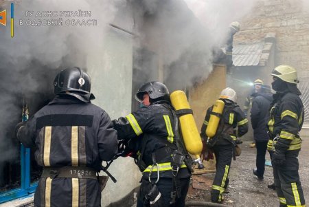 Спасатели потушили пожар в одноэтажном жилом доме на Мельницкой за считанные минуты (фото)