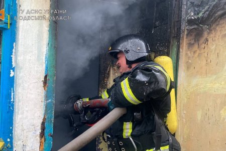 Спасатели потушили пожар в одноэтажном жилом доме на Мельницкой за считанные минуты (фото)