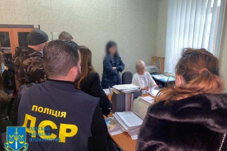 В Одессе под суд пойдет регистратор, вымогавшая за приватизацию квартиры взятку в 1200 долларов США (фото)