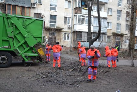 Уборка одесских дворов и межквартальных проездов начнет проводиться в новом комплексном формате (фото, видео)