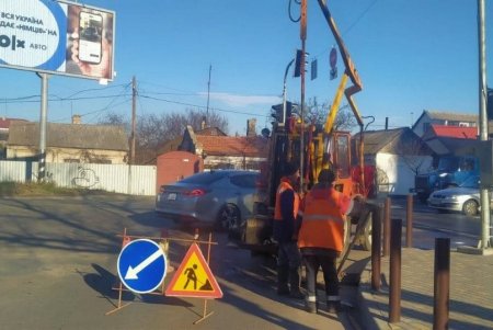 Очищают дождеприемники сегодня на трех локациях города (фото)