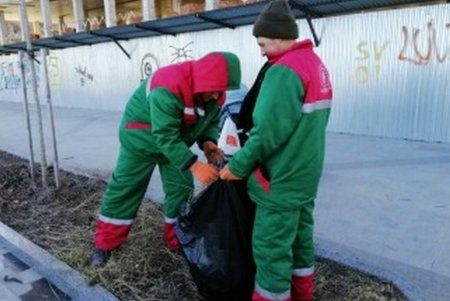 Одесские озеленители благоустраивают зеленые зоны города (фото)