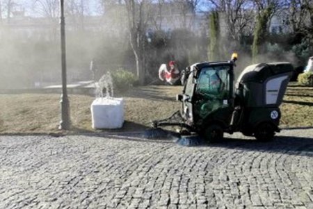 Одесские озеленители благоустраивают зеленые зоны города (фото)