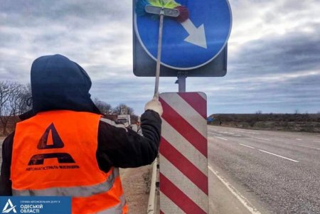 Дорожники поддерживают в рабочем состоянии транспортную сеть Одесского региона