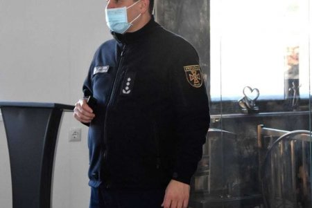 Спасатели провели второй урок в уникальном классе с «обгоревшей» комнатой за стеклом (фото)