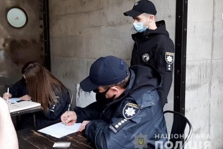 Полиция: факты нарушения карантинных норм каждую неделю уменьшаются (фото)