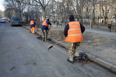 В течение недели коммунальщики наводили порядок на городских улицах (фото)