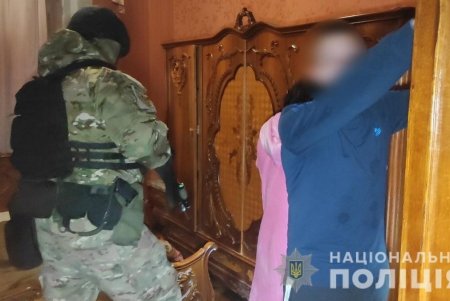 В Одессе четыре сутенерши втягивали малоимущих девушек в проституцию (фото, видео)