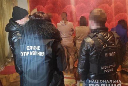 В Одессе четыре сутенерши втягивали малоимущих девушек в проституцию (фото, видео)
