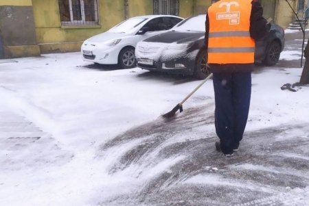 Коммунальщики Одессы активно борются с последствиями непогоды (фото)