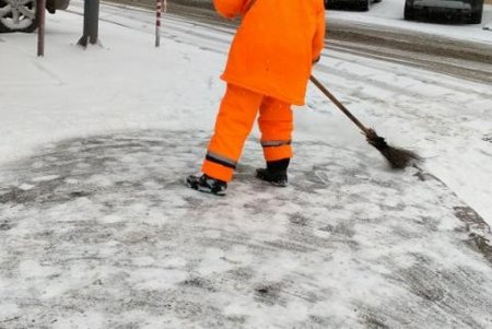 Коммунальщики Одессы активно борются с последствиями непогоды (фото)