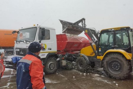 Коммунальщики Одессы активно борются с последствиями непогоды (фото)