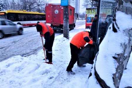 На магистральных улицах Одессы обеспечен проезд, общественный транспорт работает в штатном режиме (фото)