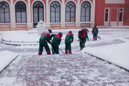 На магистральных улицах Одессы обеспечен проезд, общественный транспорт работает в штатном режиме (фото)