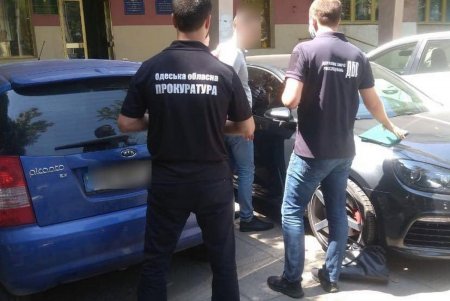 Сотрудники госэкоинспекции требовали от владельца одесского кафе-бара 1500 долларов взамен штрафа за нарушения (фото)