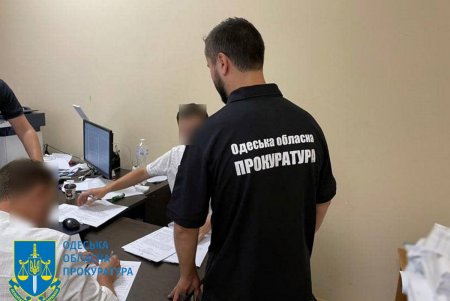 Сотрудники госэкоинспекции требовали от владельца одесского кафе-бара 1500 долларов взамен штрафа за нарушения (фото)