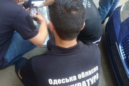 Сотрудники госэкоинспекции требовали от владельца одесского кафе-бара 1500 долларов взамен штрафа за нарушения (фото)