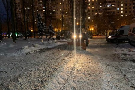 Коммунальщики продолжают устранять последствия непогоды (фото)