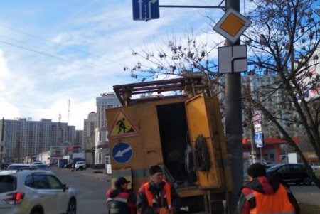 В Киевском районе установили новые дорожные знаки и организовали дополнительные полосы движения