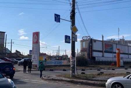 В Киевском районе установили новые дорожные знаки и организовали дополнительные полосы движения