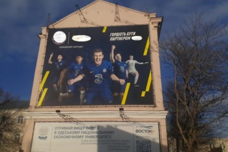 В Одессе демонтируют размещенные с нарушениями рекламные конструкции и вывески (фото)