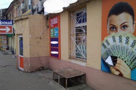 В Одессе демонтируют размещенные с нарушениями рекламные конструкции и вывески (фото)