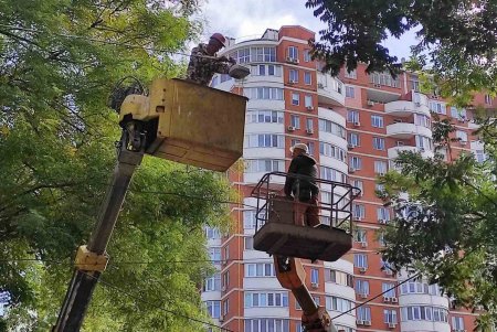 В городе модернизируют уличное освещение: за прошлый год заменили 669 электроопор и 3704 светильника (фото)