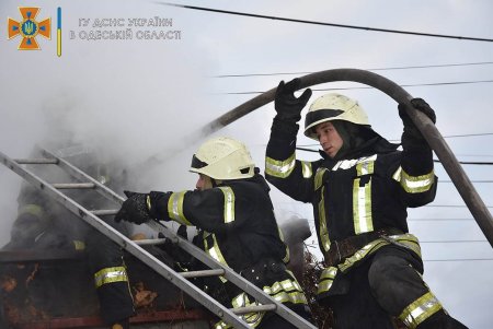 На Молдаванке горела станция технического обслуживания (фото)