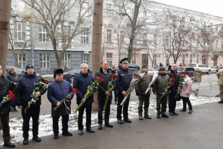 Руководство города и области почтили память героев Крут (фото)