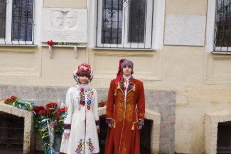 Руководство города и области почтили память героев Крут (фото)