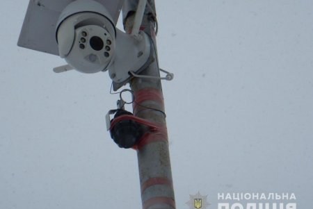 Житель Белгорода-Днестровского установил на фонарных столбах видеокамеры, а чтобы их не украли, оснастил муляжами гранат (фото)