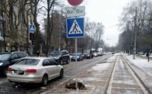 В Одессе продолжаются работы по восстановлению, ремонту, замене знаков дорожного движения во всех районах города (фото)
