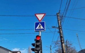 В Одессе продолжаются работы по восстановлению, ремонту, замене знаков дорожного движения во всех районах города (фото)