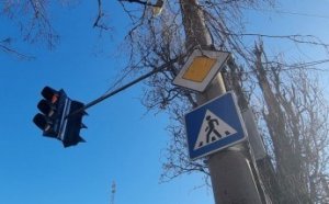 В Одессе продолжаются работы по восстановлению, ремонту, замене знаков дорожного движения во всех районах города (фото)