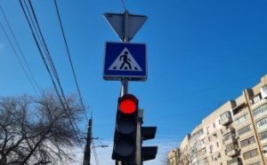 В Одессе продолжаются работы по восстановлению, ремонту, замене знаков дорожного движения во всех районах города (фото)
