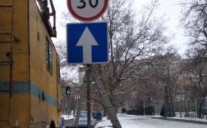 В Одессе продолжаются работы по восстановлению, ремонту, замене знаков дорожного движения во всех районах города (фото)
