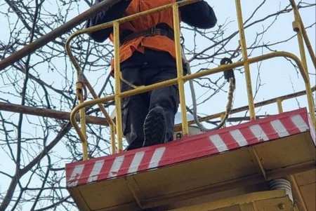 Коммунальщики второй день подряд наводят порядок на Молдаванке (фото, видео)