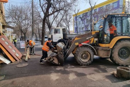 Коммунальщики второй день подряд наводят порядок на Молдаванке (фото, видео)