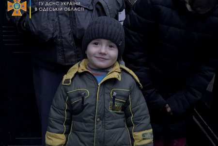 Одесские спасатели присоединились к акции помощи семье одесситов, чей дом сгорел при пожаре (фото)