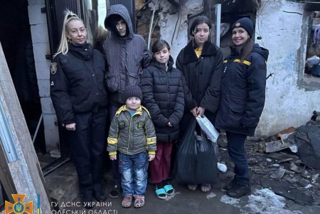 Одесские спасатели присоединились к акции помощи семье одесситов, чей дом сгорел при пожаре (фото)