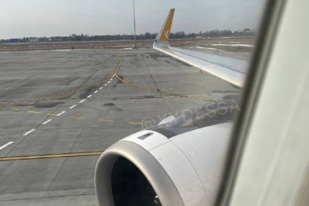Пассажир самолета Одесса-Стамбул заметил на крыле неубранную заглушку, чем предотвратил опасную ситуацию