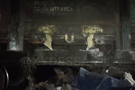 В Великодолинском автомобиль въехал под поезд: водитель погиб (обновлено, фото)