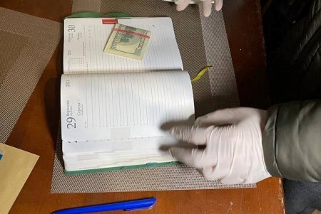 Председатель поселкового совета в Одесской области требовала взятку за размещение торговых павильонов (фото)