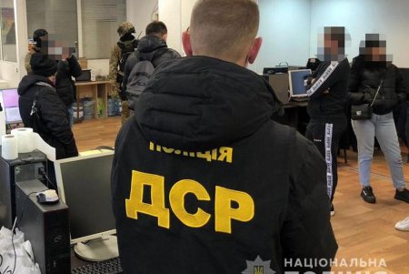 В Одессе ликвидировали колл-центр: телефонные мошенники выманивали у граждан персональные данные и списывали с банковских карт деньги (фото)