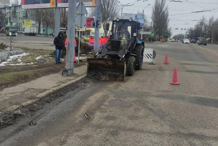 Городские коммунальные службы проводят уборку во всех районах с помощью 35 единиц спецтехники (фото)